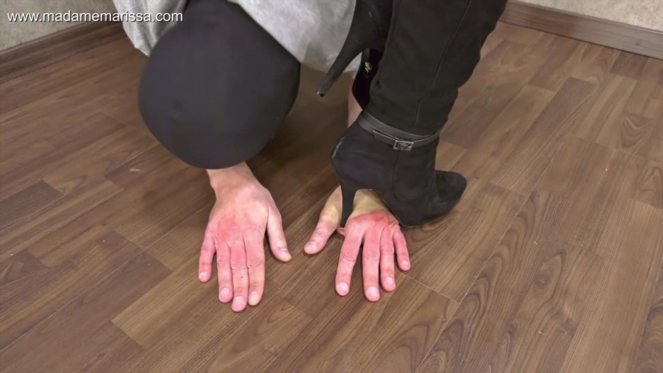 Madame Marissa - Gruesome hand trampling with over knee boots